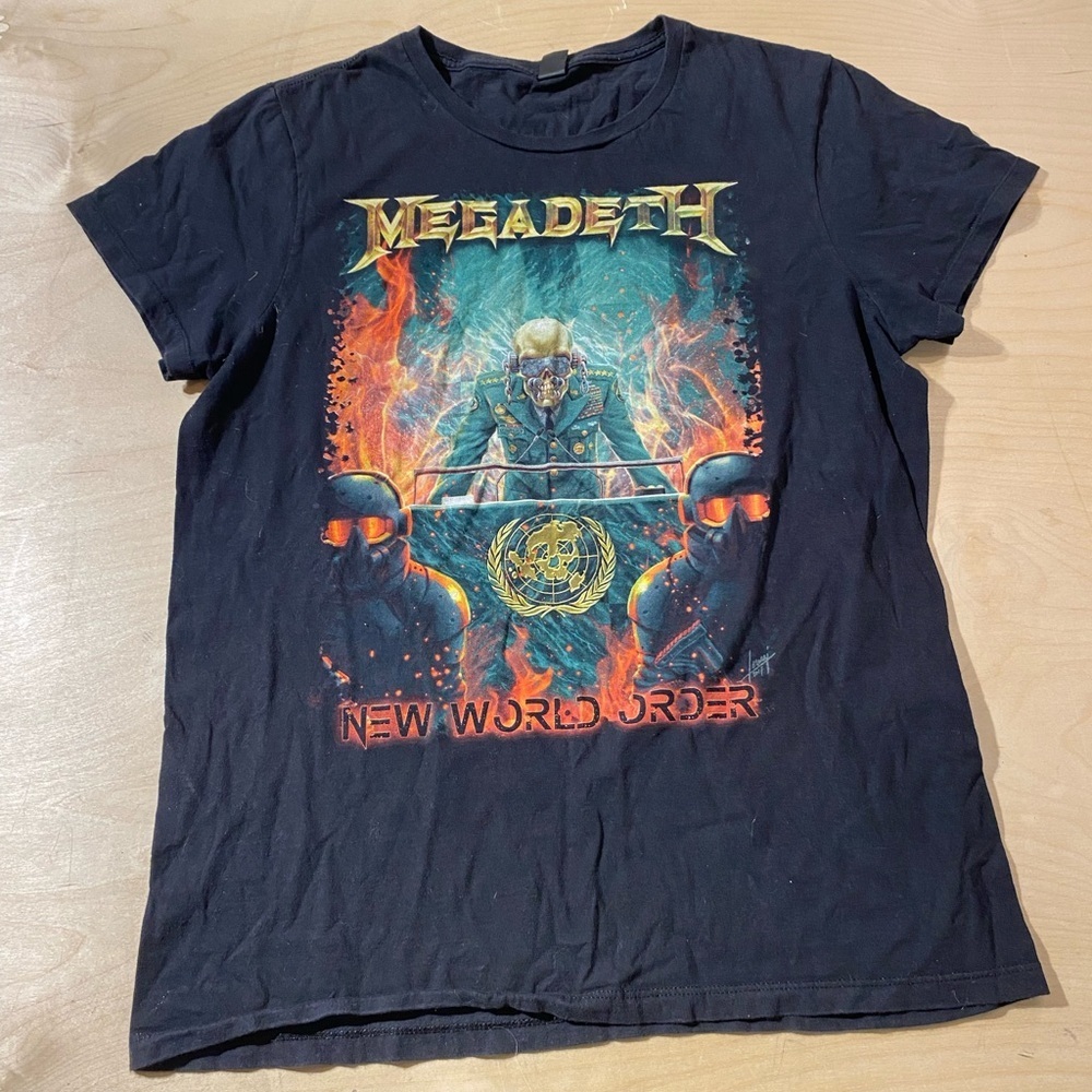 Bay Island Black Graphic T-Shirt Large (MG)